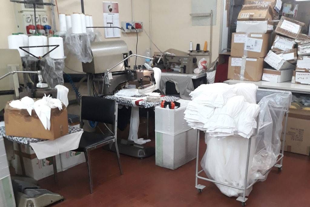 Paderno, 7 operaie in nero in un laboratorio: 36mila euro di multa dalla Finanza guardia di finanza laboratorio lavoratrici 1 1024x683