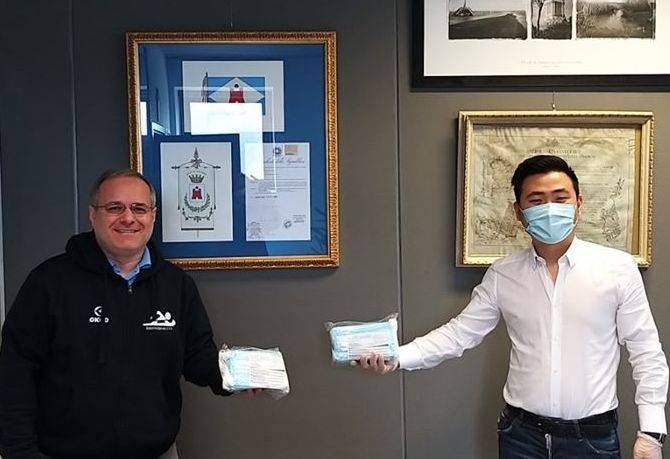 Coronavirus, dal Sushi club di Saronno, 1000 mascherine in dono al Comune Sushi mascherine