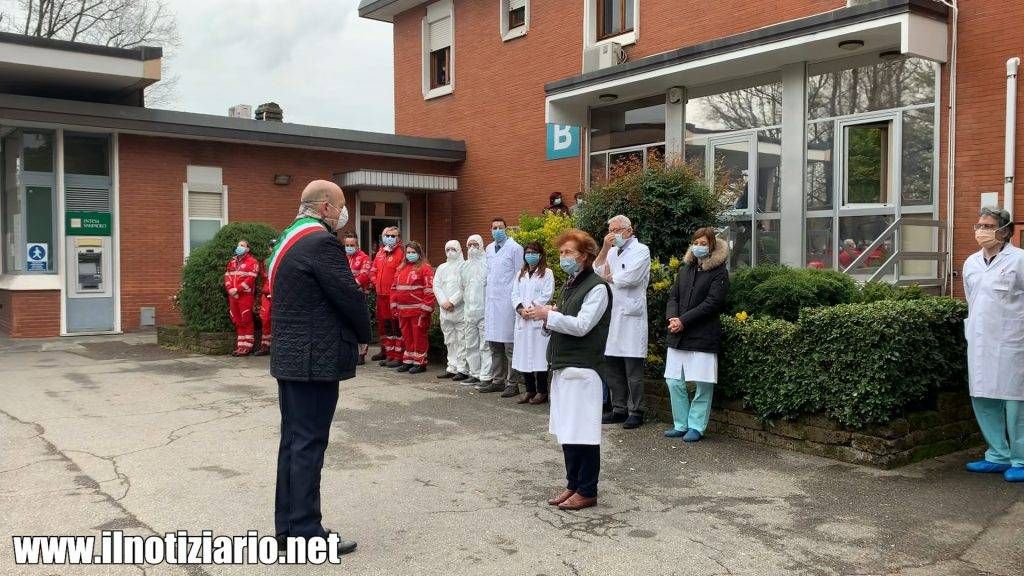 Coronavirus, a Paderno l’omaggio a medici e volontari alla clinica San Carlo | VIDEO frame san carlo 1024x576