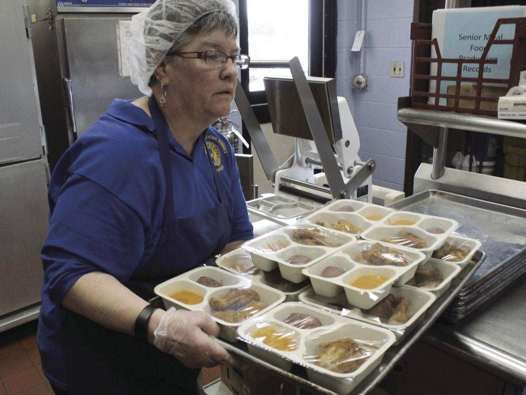 Coronavirus, a Cislago pasti a domicilio per anziani e persone in quarantena 5c928f21a1065.image 1024x768