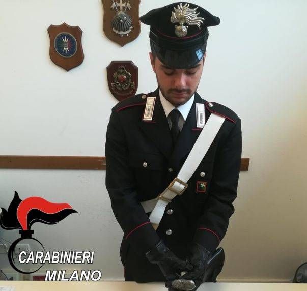 Garbagnate, droga e bilancino in casa, arrestato dai carabinieri carabinieri Garbagnate droga