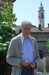 mario ceriani 2 METTERLA INTERA ALMENO SENZA TAGLIARE IL CAMPANILE 198x300