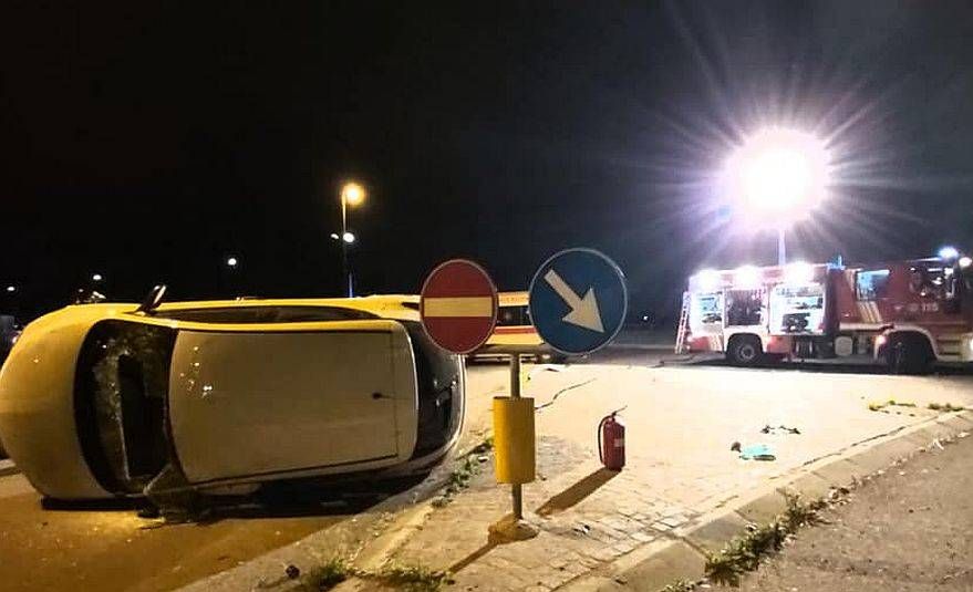 Ceriano, perde il controllo dell’auto e si rovescia alla rotonda al confine con Saronno ceriano rovescia