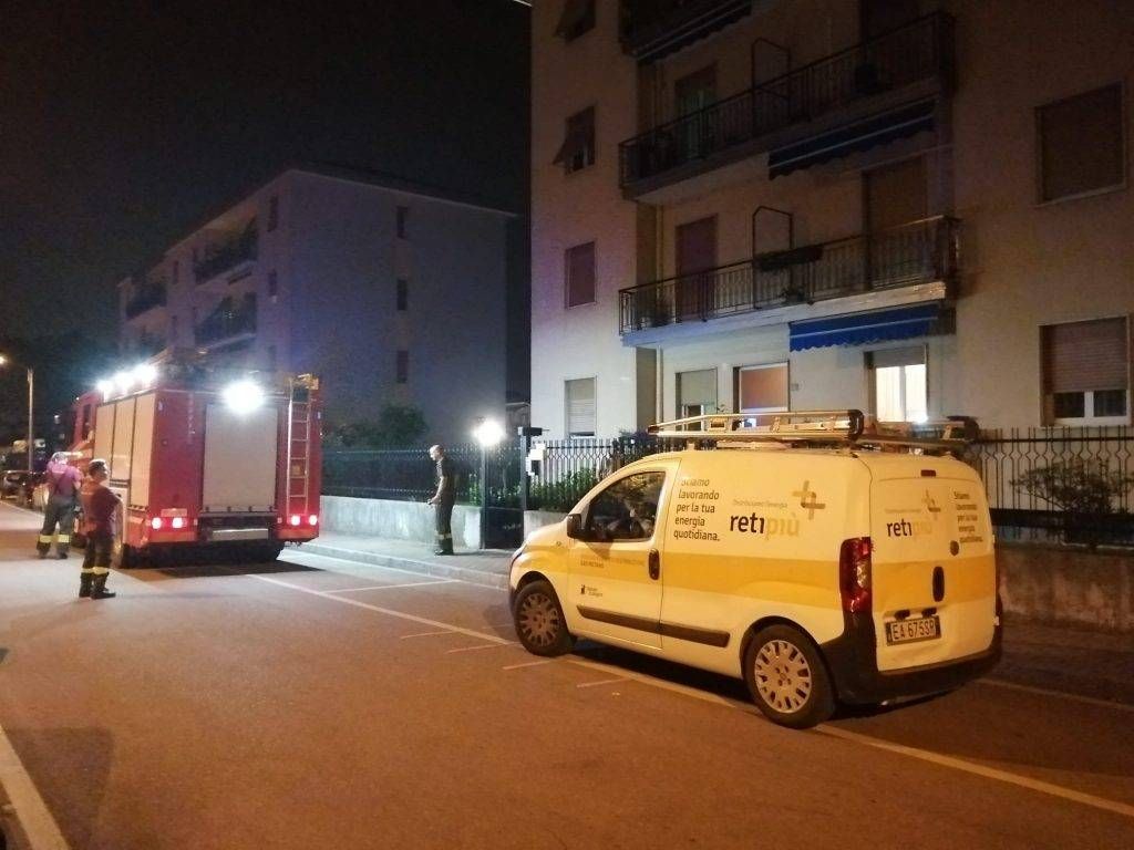 Fuga di gas in una palazzina a Limbiate, famiglie evacuate Limbiate gas