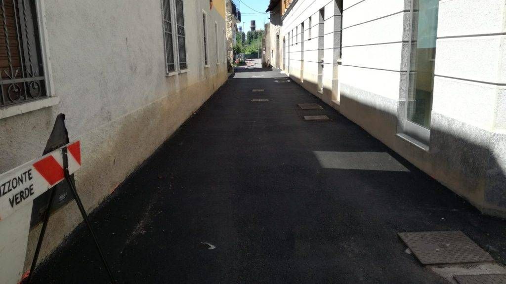 Caronno, asfaltata via Del Pozzo. Dopo 12 anni via del pozzo 1024x575