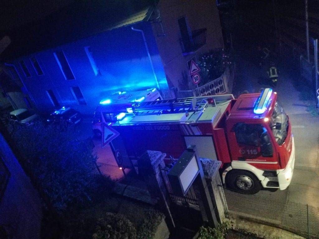 Incendio all’ex ristorante di Mozzate: arrestato un marocchino mozzate incendio pompieri 1024x768