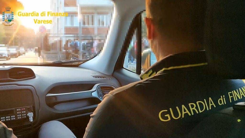 Caldaie guaste e studenti al freddo anche a Saronno, 2 professionisti arrestati per truffa | VIDEO guardia finanza scuole saronno