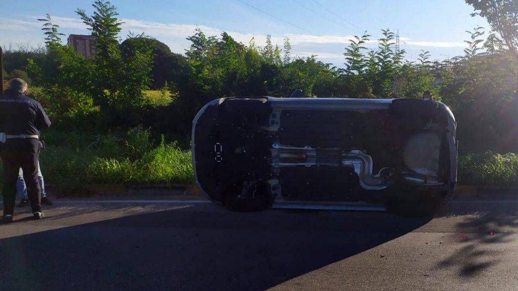 cormano auto ribaltata 1024x576