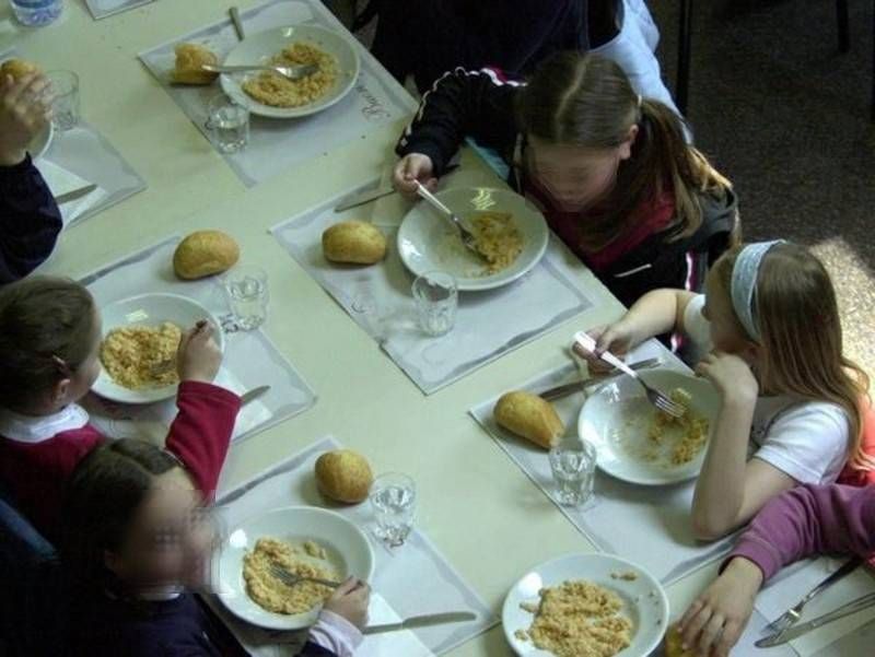 Mozzate, 5 buoni pasto non pagati? Niente mensa mensa scolastica 3 800 800