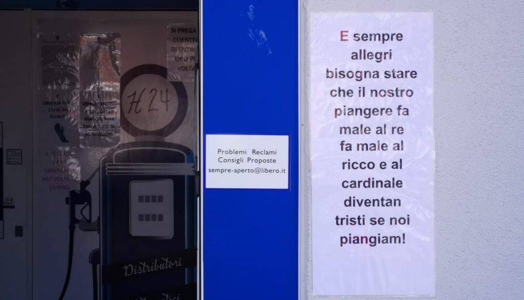 Vandali nel suo distributore a Uboldo, lui risponde con una canzone di Jannacci WhatsApp Image 2020 09 30 at 17.35.16 2 1024x586