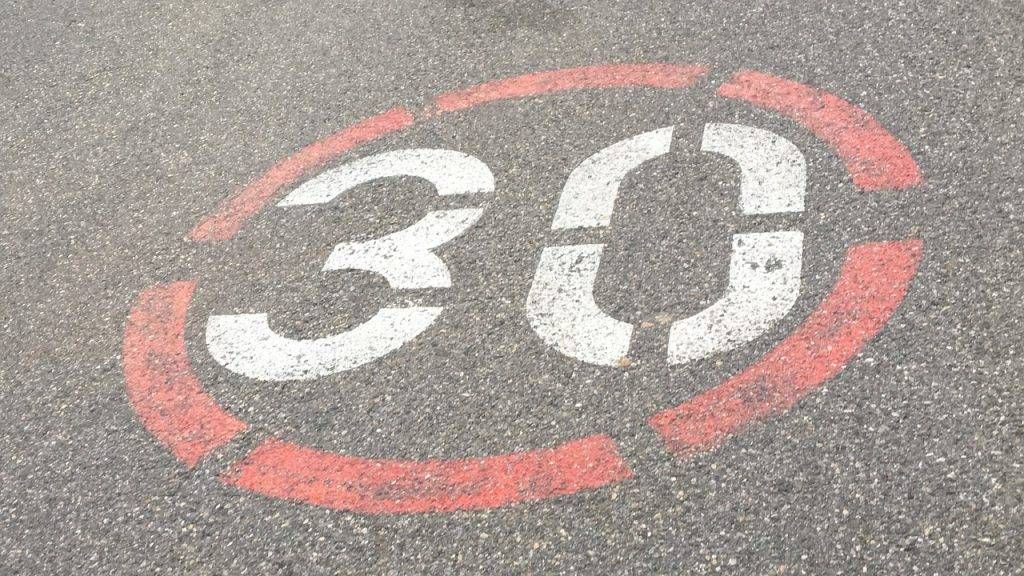 Dopo Saronno ci prova Caronno: in arrivo raffica di “Zone 30” thirty 2428143 1280 1024x576