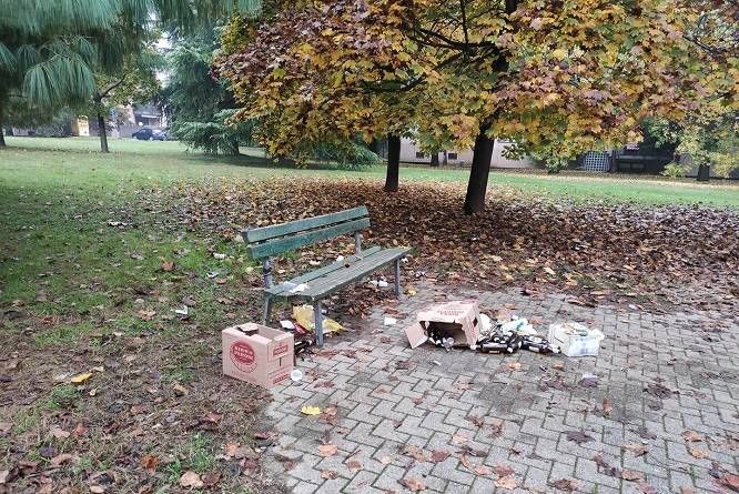 Garbagnate, vandali sporcano il parco di via Valera 123600587 1648534321973961 2525245698710459716 o