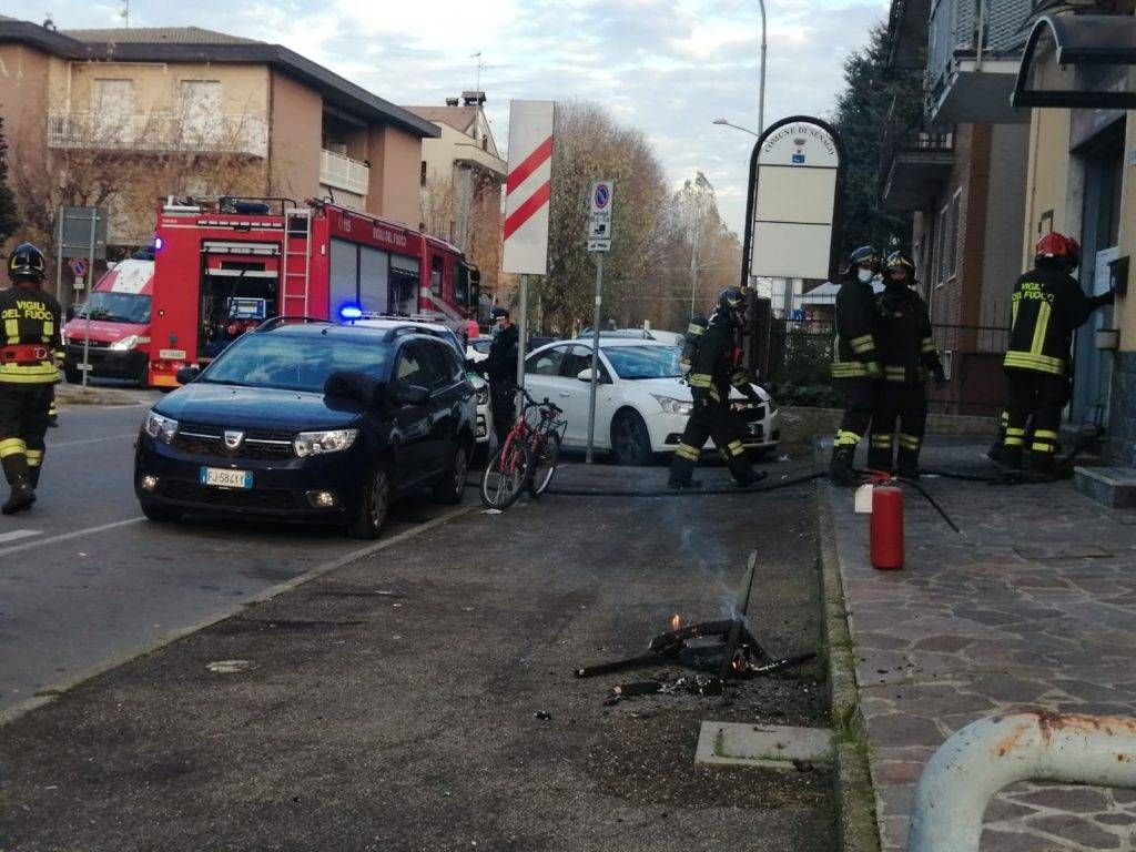 Senago, incendio nel ristorante take away, 5 squadre di Vigili del fuoco | VIDEO Senago sushi incendio