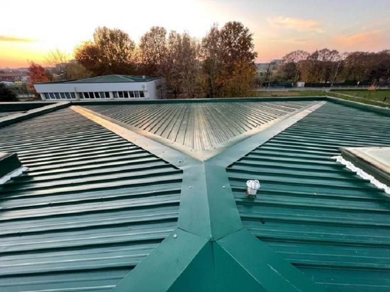 Bollate, interventi per 130mila euro nella scuola elementare di via Montessori Tetto Montessori 3 696x522 2