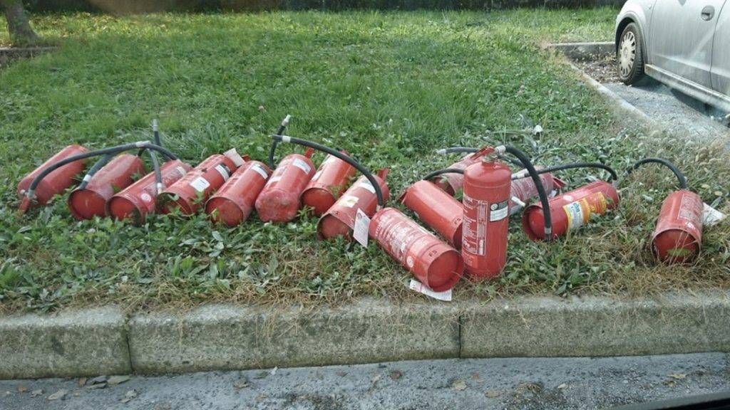 Cislago, folle festa di Halloween: 15 ragazzini assaltano un treno per rubare gli estintori estintori cislago 1024x576