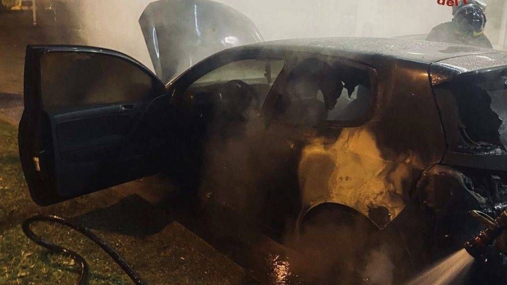 Limbiate, auto in fiamme accanto al distributore Q8: giallo la notte di Natale A2FDD226 D1D7 4323 BBAA FD171FE6579B 1024x576