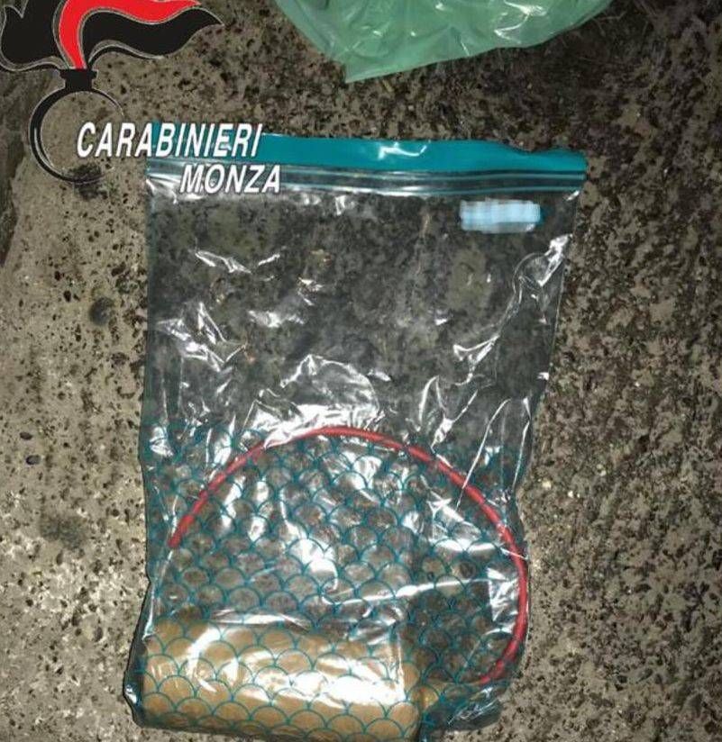 Droga e una bomba nelle cantine, due arrestati a Seregno bomba seregno