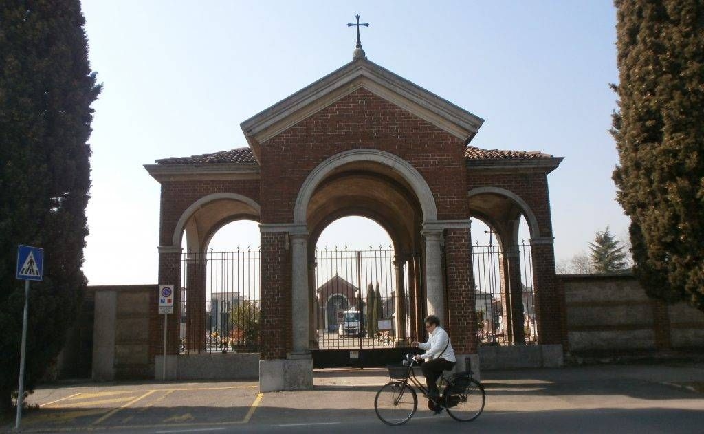 Uboldo: manca lo scavo al cimitero, non si può tumulare la salma cimitero 2 1024x631