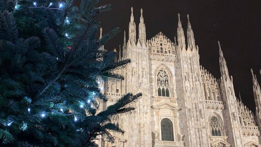 Coprifuoco a Natale e Capodanno, “pranzi e cene con conviventi”: le ipotesi del nuovo Dpcm natale milano duomo copia 1024x578