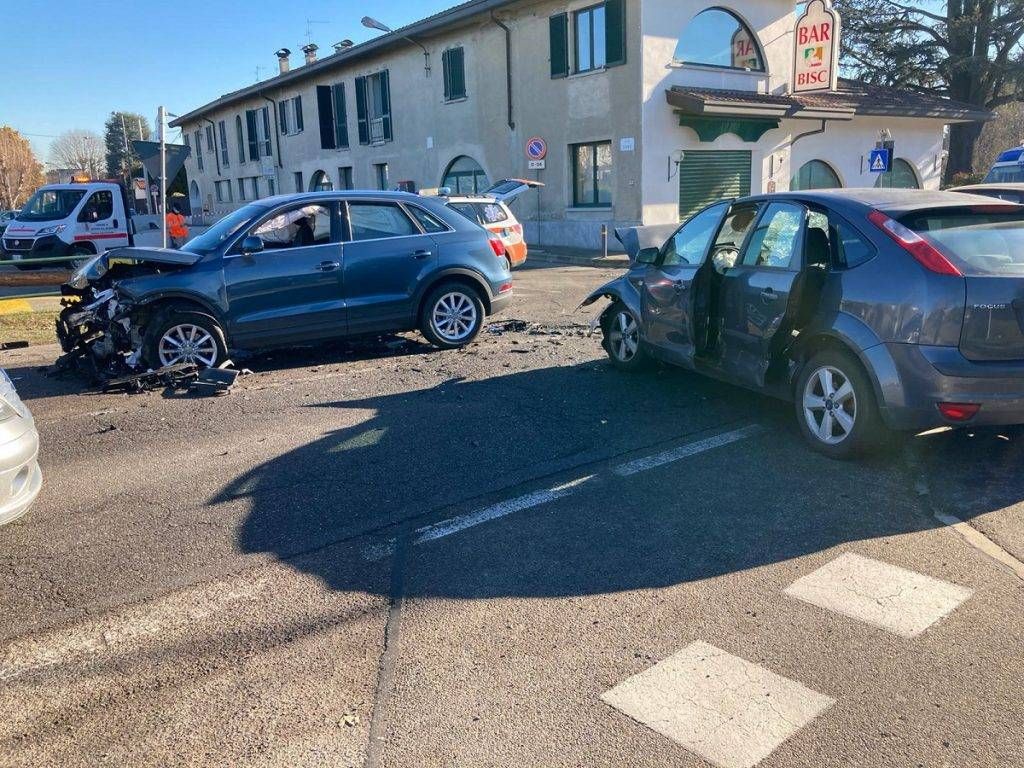Lentate sul Seveso, maxi tamponamento sulla Nazionale dei Giovi: coinvolta anche donna incinta incidente lentate 1024x768