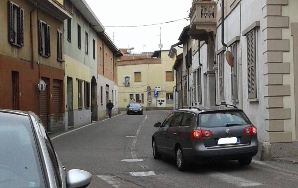 Sensi unici, “zone 30” e rotonde: la rivoluzione di Caronno tocca anche Garbagnate e Saronno Inkedcorso della vittoria strettoia 2 FACOLTATIVA LI 1024x646