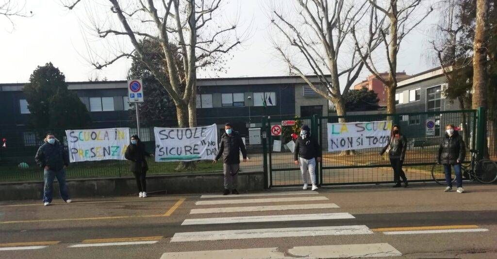 Limbiate protesta scuole