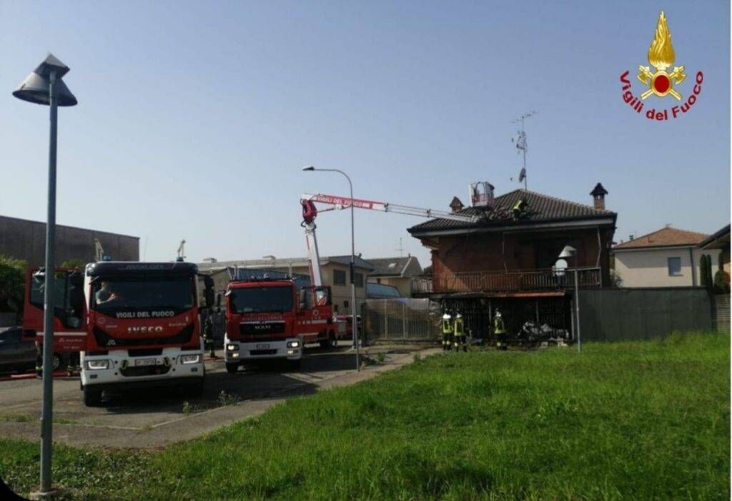 Desio, incendio in un’abitazione: Vigili del Fuoco anche da Lazzate WhatsApp Image 2021 04 02 at 17.00.19 1024x702