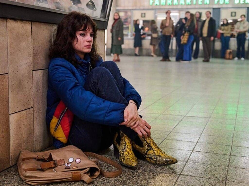 Noi i ragazzi dello zoo di Berlino, la recensione: una versione glamour