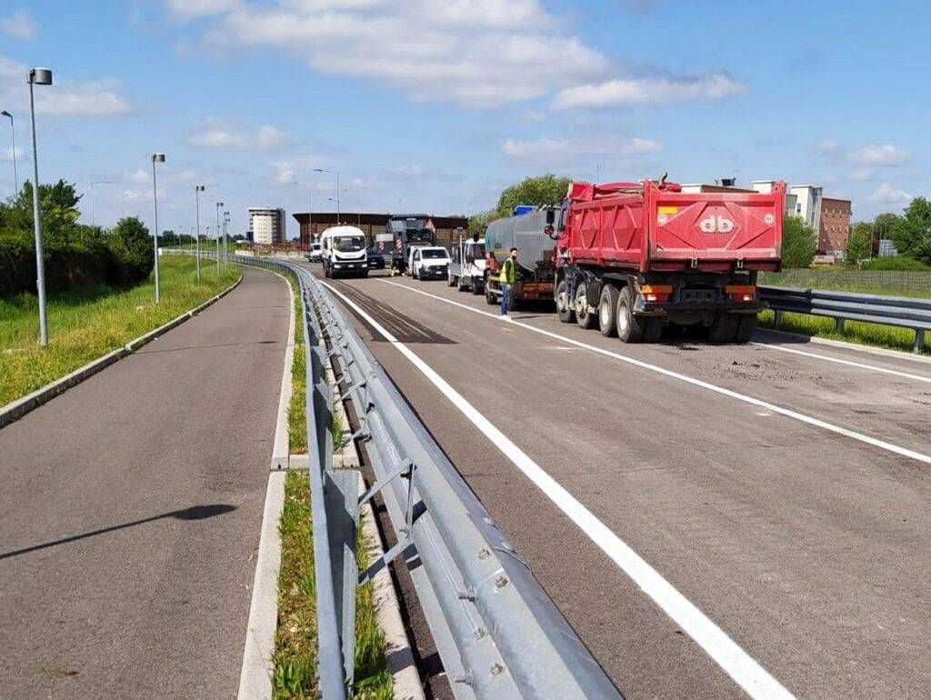 Bollate, apre la nuova complanare che collega via Piave con via Don Uboldi asfalto2 1 1024x770