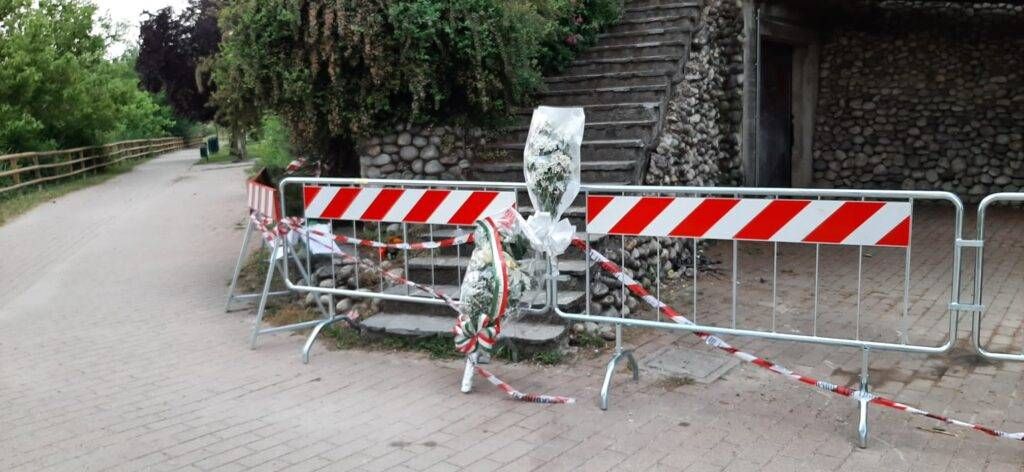 Paderno, poesie e i fiori del Comune per Lyam: disposta l’autopsia sul bambino di 3 anni paderno parco lago nord 1024x472