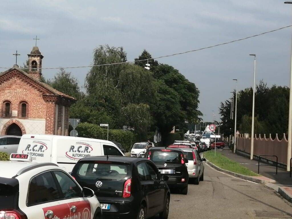 Senago, con via De Gasperi chiusa, code interminabili da Bollate a Paderno | FOTO Senago Code 3 1024x768