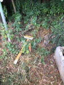 cartello abbattuto 225x300