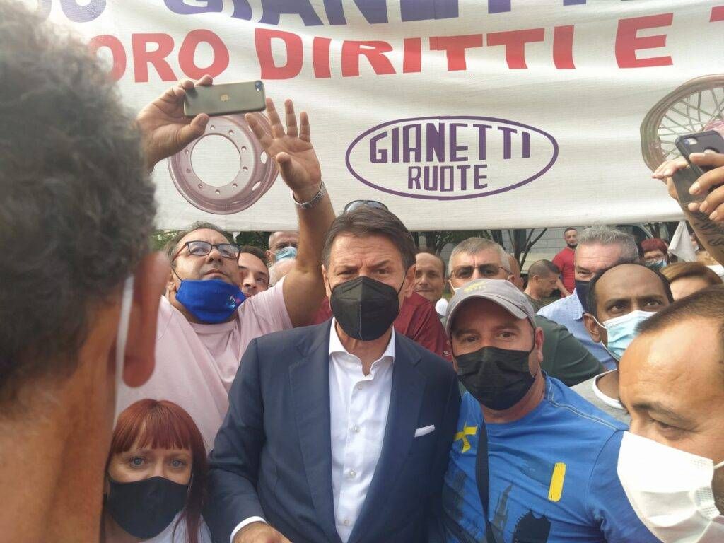 Gianetti, i lavoratori licenziati incontrano Conte a Limbiate | VIDEO Conte Gianetti 1024x768