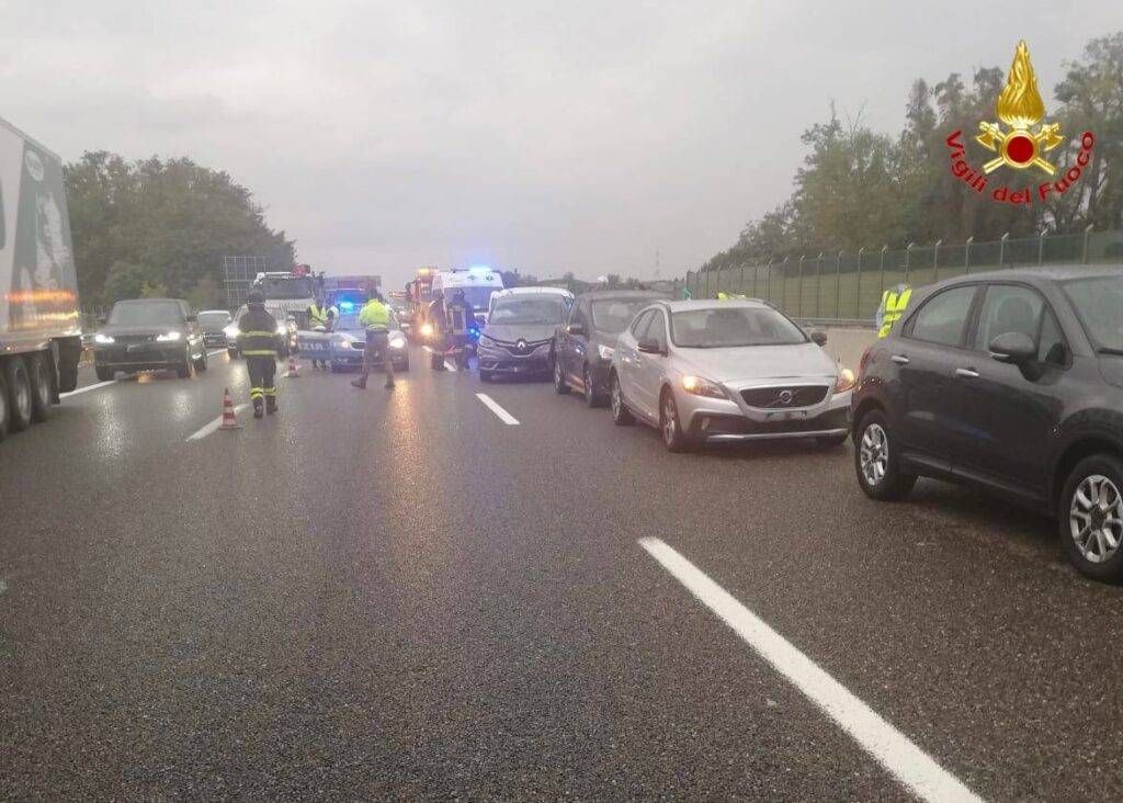 Incidente sull’A8 tra Origgio e Castellanza: tre feriti e autostrada paralizzata tamponamento auostrada