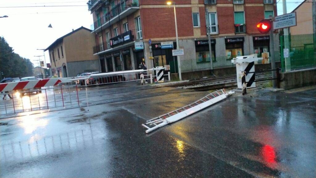 Paderno, ancora danni al passaggio a livello di Palazzolo: treni in ritardo sulla Milano-Asso 40282893 699E 4DB5 9CE8 6F233D8B57A5 1024x576