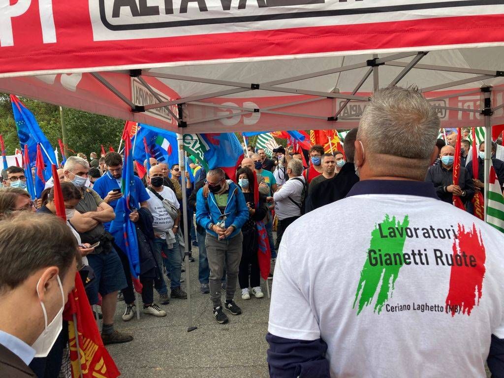 “Dopo la notte in fabbrica il WhatsApp, tutti licenziati” Gianetti a Carpenedolo, accuse al Governo | VIDEO GIanetti carpenedolo
