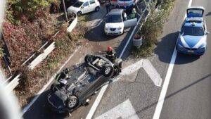 milano meda auto ribaltata 300x169