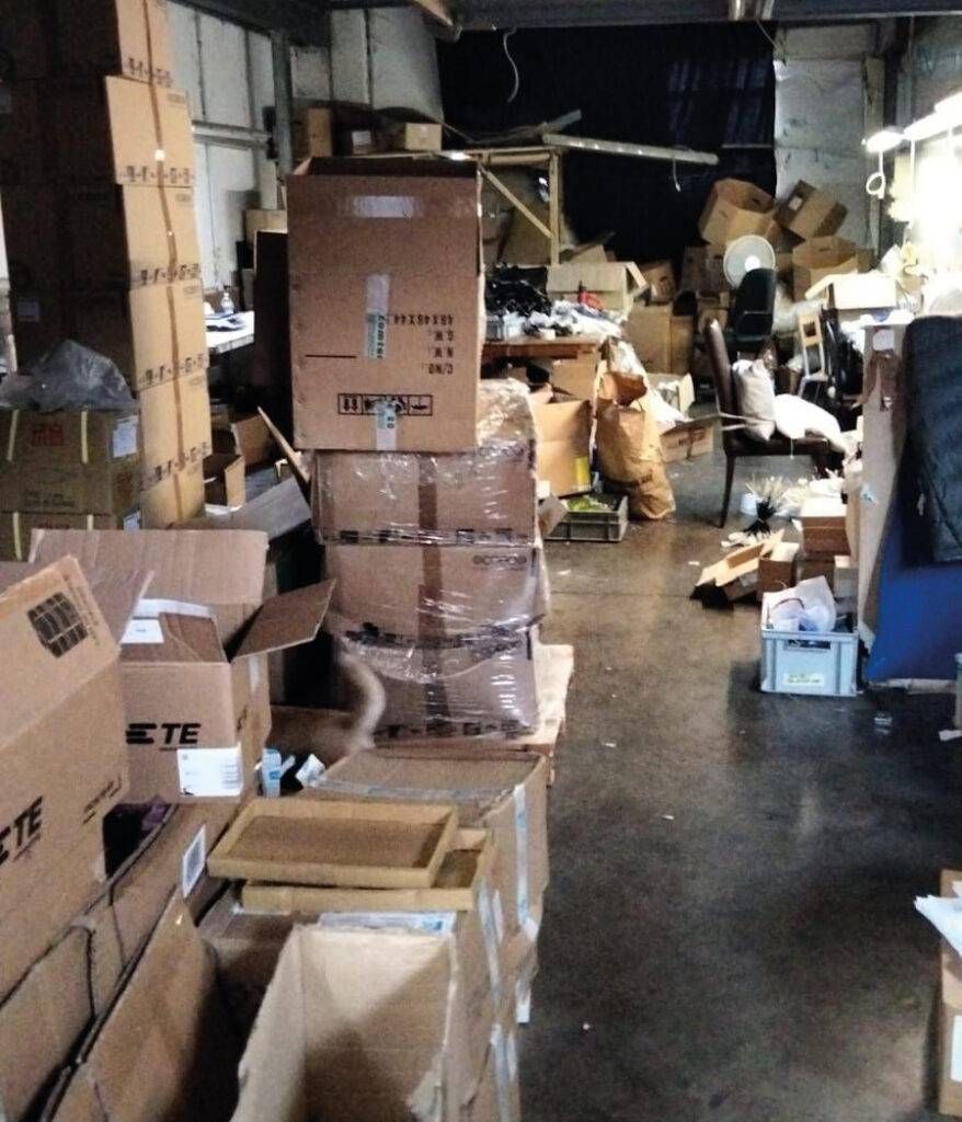 Novate capannone alloggi