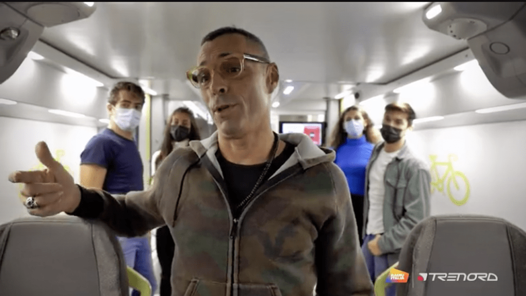 Alex Britti con Trenord, flash-mob per il finale della web serie con Radio Italia alex britti trenord 1024x576