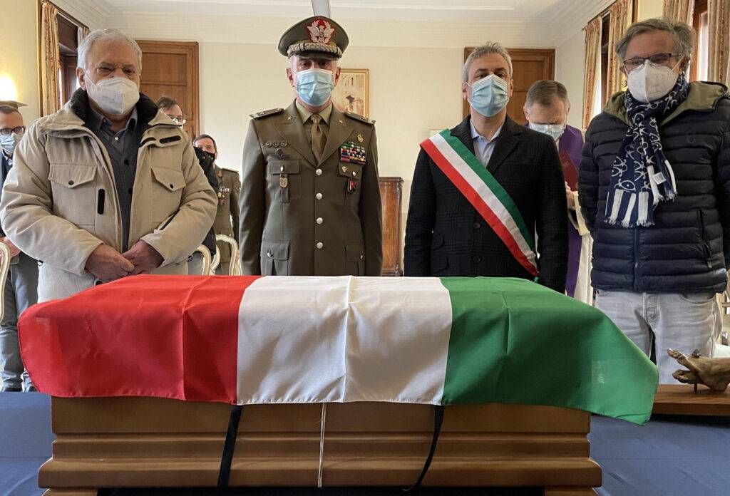 cerimonia caduto scaled e1639769840788 1024x696
