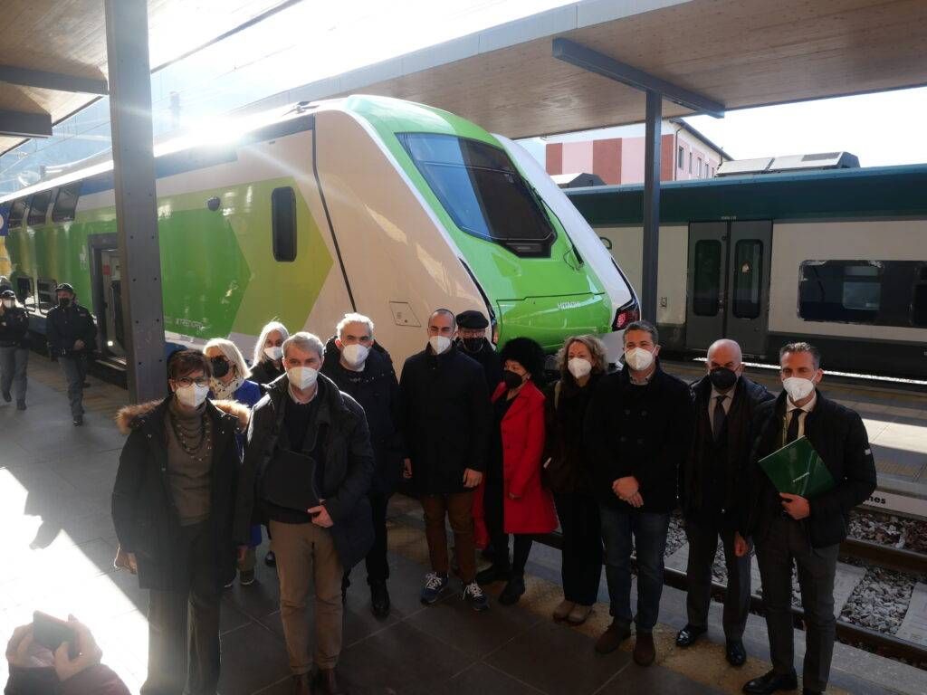 Trenord, debuttano i nuovi treni “Caravaggio” sulla linea Milano Garibaldi – Porto Ceresio | VIDEO P1001556 1024x768