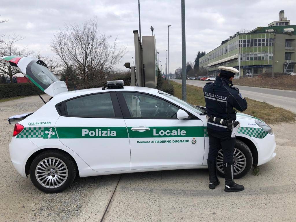 Paderno, al supermercato senza mascherina: “Sono soggetto di diritto internazionale” polizia locale paderno