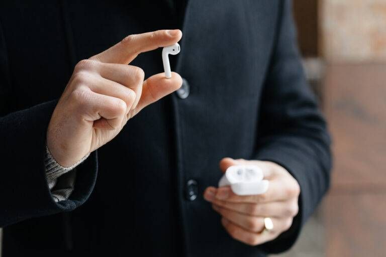 AirPods e EarPods della Apple false: maxi sequestro a Monza airpods earpods false