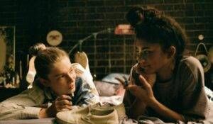 zendaya e hunter schafer in una scena di euphoria parte 1 rue credits sky 300x175