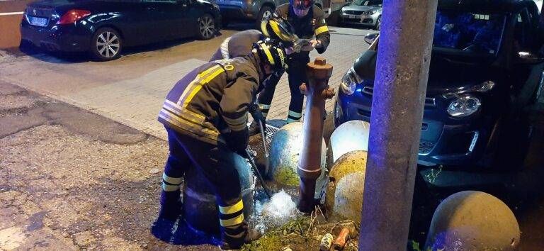 Auto contro idrante a Paderno: Comasina allagata tra Palazzolo e Limbiate idrante paderno pompieri 768x354