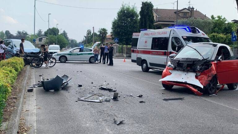 Incidente a Paderno, a tutta birra in rotonda: centra tre auto 9144577C F78B 4012 B051 48573742AA56 768x432