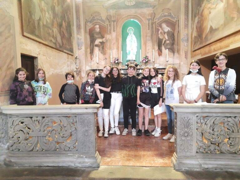 Uboldo, i ragazzi guide turistiche alla chiesetta di San Cosma WhatsApp Image 2022 05 13 at 19.30.18 768x576