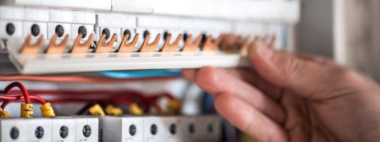 Guasti alla linea elettrica, oggi Caronno Pertusella, ieri Cogliate, prima a Bollate, disagi per commercianti e residenti Maxi blackout cogliate caronno bollate