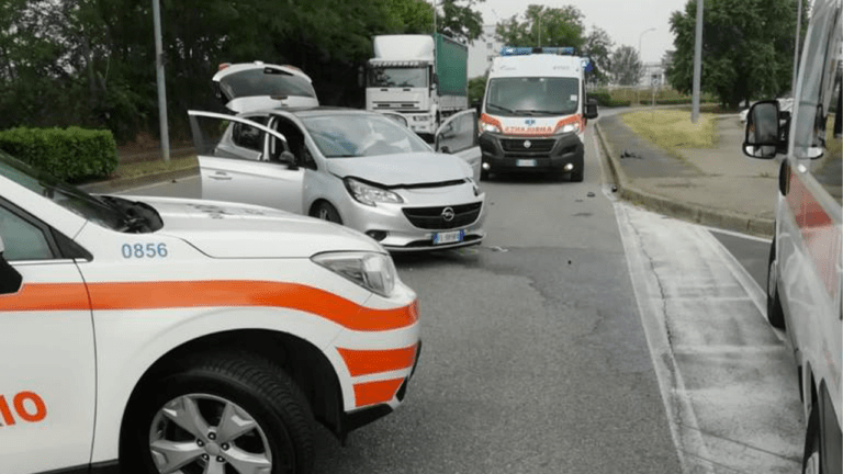 Incidente a Bollate, si schianta contro un camion: ferito 76enne di Arese incidente bollate camion 768x432