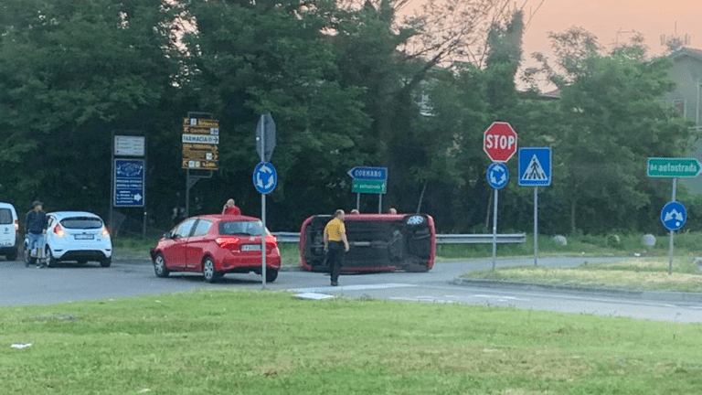 Auto ribaltata a Cormano: ferita una 31enne in Statale dei Giovi incidente cormano statale dei giovi 768x432